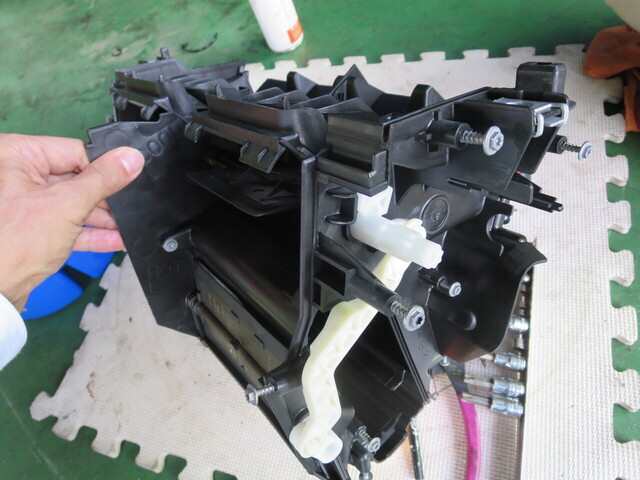 エアコンから出る嫌な臭い修理(ＢＭＷ３シリーズ・ＡＢＡ－ＷＡ２０） (16).JPG