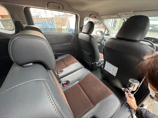 車内クリーニング　シエンタ　6AA-NHP170G (2).jpg