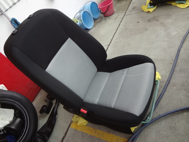 車内クリーニング_アクア(DAA-NHP10)_3.JPG